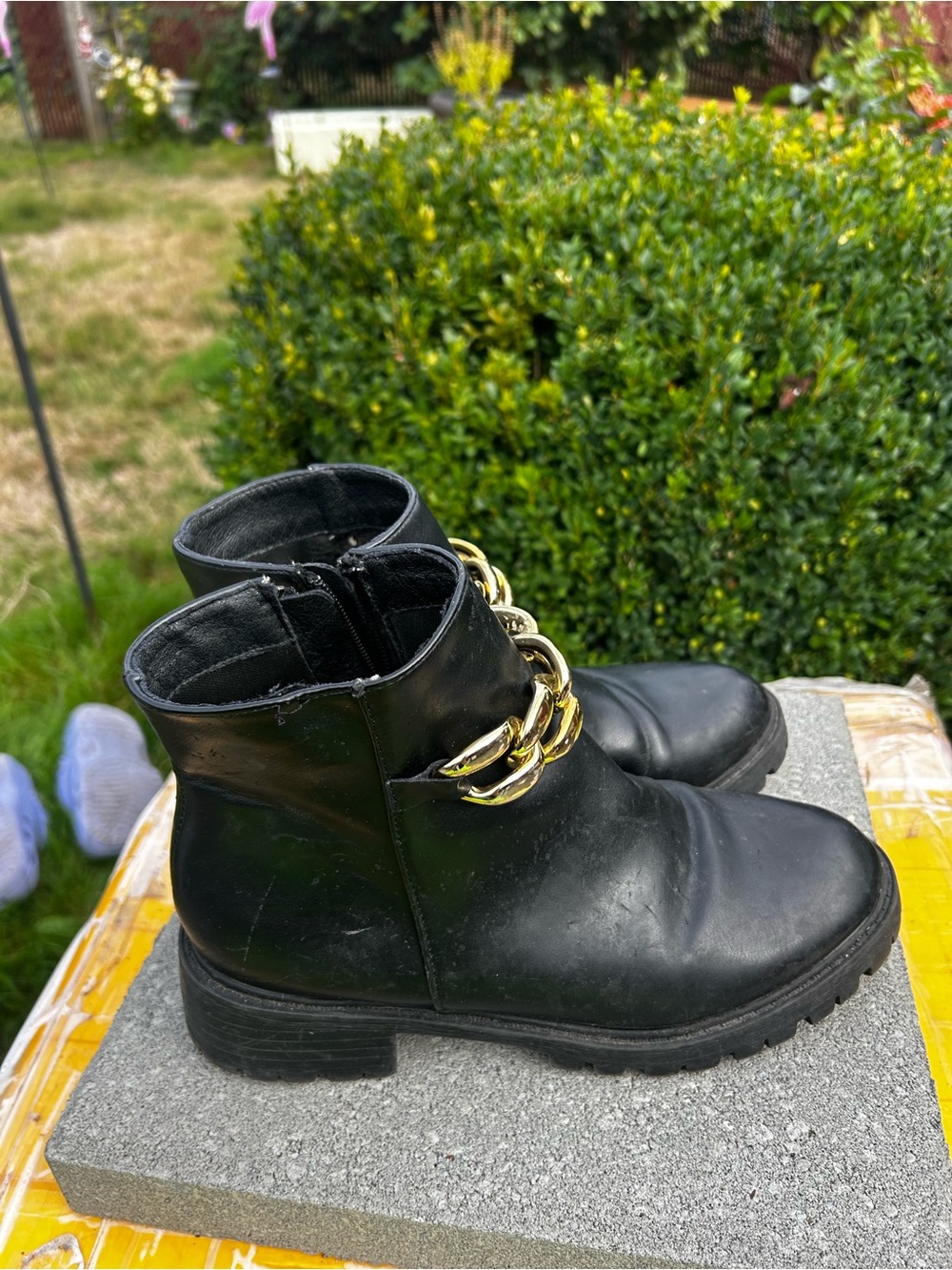 Nicole Miller Black Moto Ankle Boots with Gold Chain Accent Boots Sz 38/7US